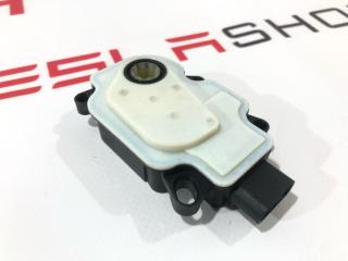 Электропривод управления открытием вентиляционной решетки Tesla Model S 1 поколение [рестайлинг] 2019, 1012809-00-A, 1007268-00-F, 110485401, A24041203212, 1322-888-00030
