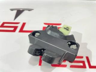 замок багажника Tesla Model 3 1 поколение 2019, 1092308-00-E