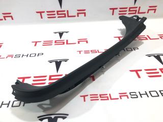 накладка двери (крышки) багажника Tesla Model X 1 поколение 2018, 1037902-00-E, 1037903-00-E, 1037903-50-E
