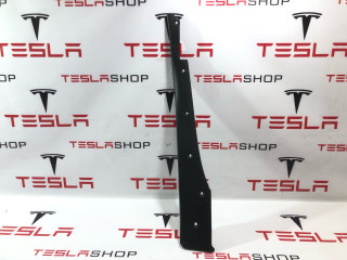 Пластик под датчик прижатия двери Tesla Model X 1 поколение 2018, 1042410-00-D