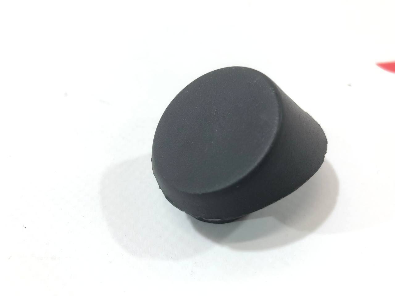 Упор крышки багажника Tesla Model Y 1 поколение 2021, 1507942-00-C - фото №1