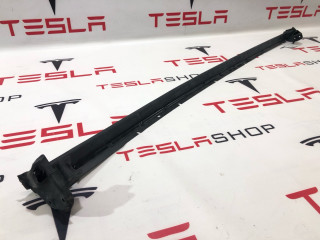 Уплотнитель стекла Tesla Model X 1 поколение 2018, 1073246-S0-B, 1073246-90-B, 1072079-90-D