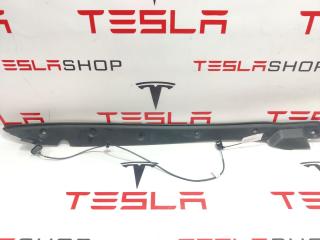 Датчик прижатия (накладка крышки багажника) Tesla Model X 1 поколение 2016, 1042393-00-C, 1056300-00-C