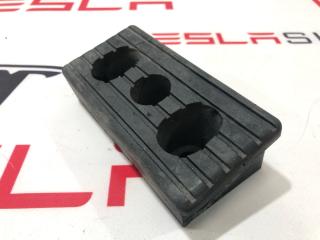 Опора под домкрат (подушка) Tesla Model X 1 поколение 2019, 1045887-00-B