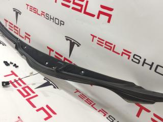 Накладка закрытия подъемной задней двери Tesla Model X 1 поколение [рестайлинг] 2022, 1041594-00-D