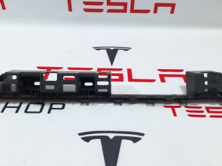 Кронштейн порога двери Tesla Model X 1 поколение 2018, 1056095-00-B, 1051827-00-B