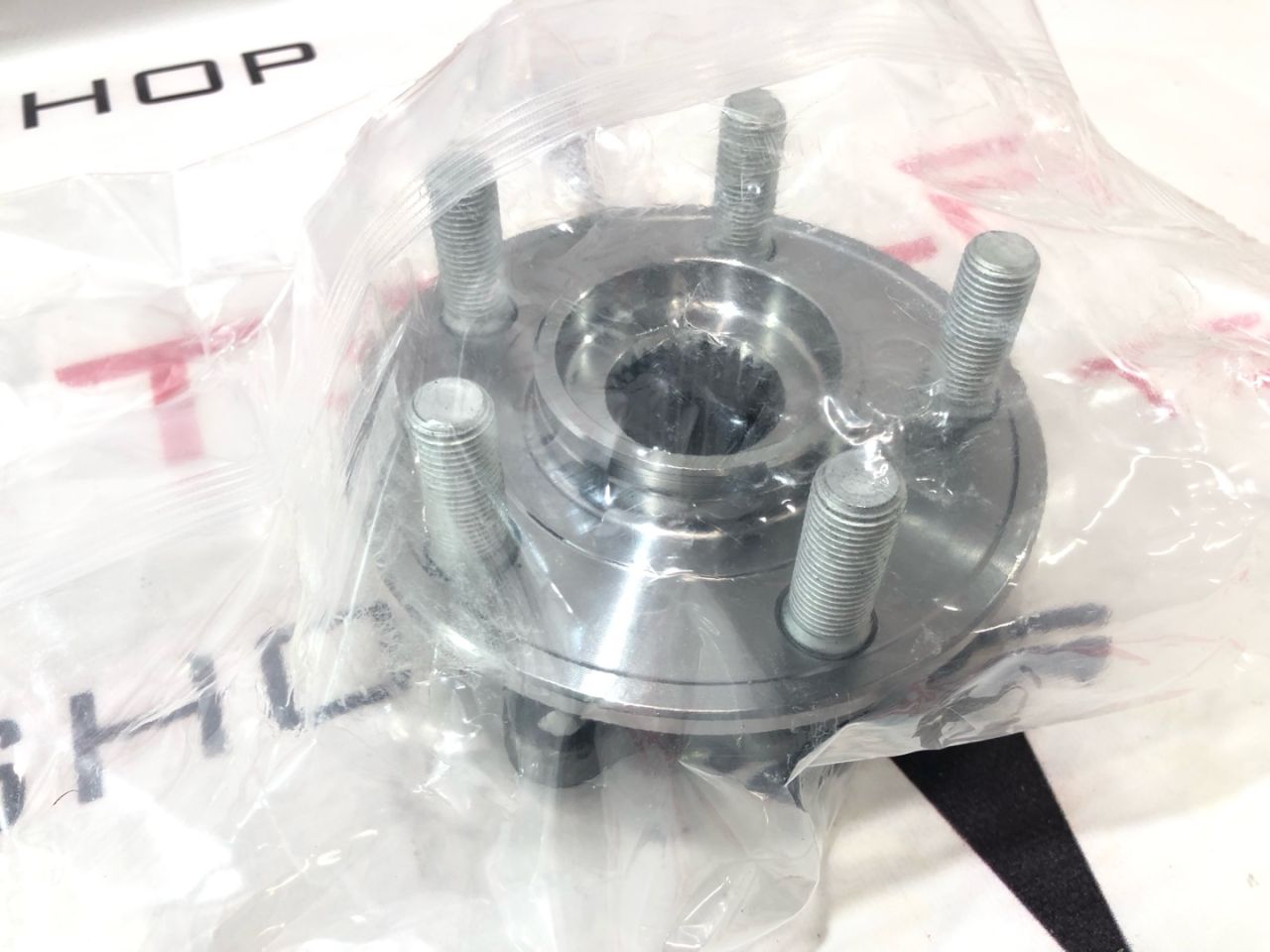 ступица передняя Land Rover Range Rover Velar 1 поколение 2021, T4A33066, LR122586 - фото №1