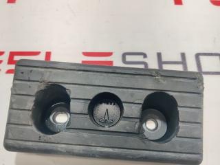 Опора под домкрат (подушка) Tesla Model X 1 поколение 2016, 1045887-00-B