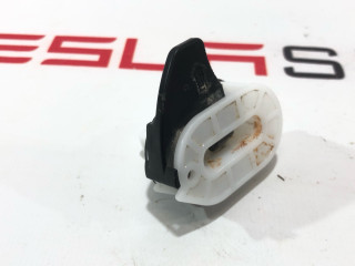 Клипса крепления заднего сиденья Tesla Model 3 1 поколение 2022, 1099583-00-C