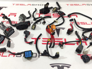 разъем (фишка) проводки Tesla Model 3 1 поколение 2022, 1067964-01-F, 3067964-02-C