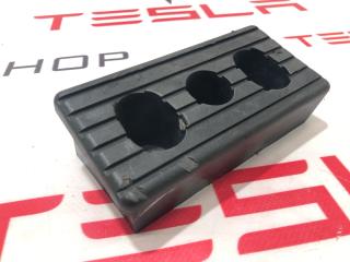 Опора под домкрат (подушка) Tesla Model X 1 поколение 2019, 1045887-00-B