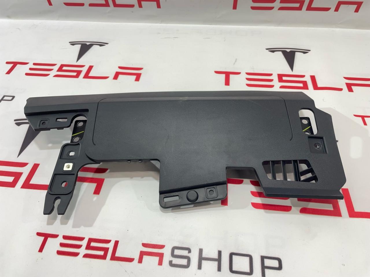 подушка безопасности коленная Tesla Model 3 1 поколение 2019, 1083345-00-E, 1077825-00-D, 1143753-00-A - фото №1