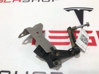 Датчик уровня пневмоподвески Tesla Model X 1 поколение 2019, 1027976-00-A, 6006526-00-B