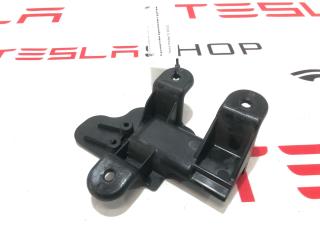 Кронштейн крепления ручки Tesla Model S 1 поколение 2013, 1008404-00-C