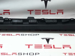 Накладка порога рокерной панели Tesla Model S 1 поколение [2-й рестайлинг] (2021 - 2025), 1567138-00-B, 1680268-00-A