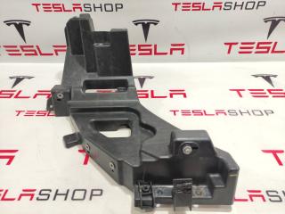 крепление фары правой Tesla Model X 1 поколение (2015 - 2021), 1043612-00-F