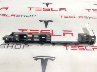 Кронштейн порога двери Tesla Model X 1 поколение 2016, 1056095-00-B, 1051827-00-B