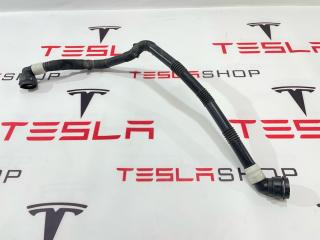 Патрубок радиатора выпускной правый Tesla Model 3 1 поколение 2019, 1077589-00-D