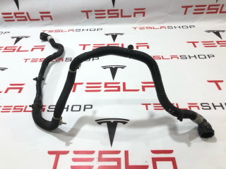 Патрубок системы охлаждения заднего мотора Tesla Model 3 1 поколение 2022, 1077595-00-C
