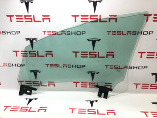 стекло двери передней правой Tesla Model X 1 поколение 2018, 1028823-00-J