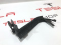 Кронштейн (крепление) коврового покрытия багажника Tesla Model X 1 поколение 2019, электро, 1066955-00-D - фото №4