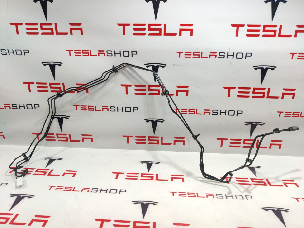 Тормозные трубки передней магистрали Tesla Model X 1 поколение 2016, 1044712-00-D - фото №1