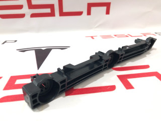 Кронштейн крепления накладки порога рокерной панели Tesla Model S 1 поколение [2-й рестайлинг] 2022, 1567143-00-B
