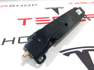 Антенна WI-FI Tesla Model 3 1 поколение 2022, 1585601-00-E