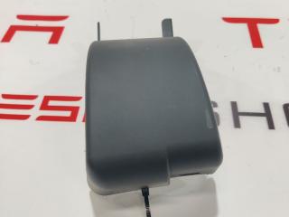 Накладка петли подъемной задней двери Tesla Model X 1 поколение 2016, 1047075-00-B