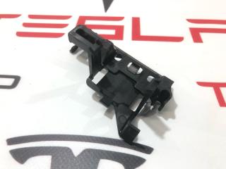 крепление проводки Tesla Model X 1 поколение [рестайлинг] 2022, 1420991-00-A, 1420993-00-B