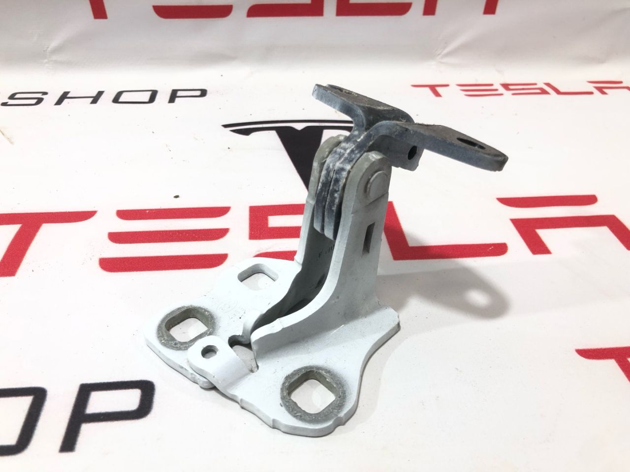 петля двери Tesla Model 3 1 поколение 2022, 1091331-00-F - фото №1