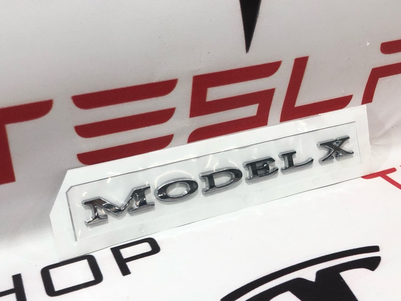 эмблема Tesla Model X 1 поколение (2015 - 2021), электро, 1047855-00-A, 1474572-00-A - фото №1