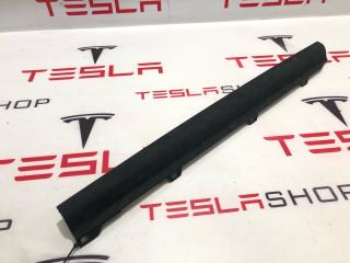 Накладка межсекционная подъемной задней двери Tesla Model X 1 поколение 2019, 1051556-06-C, 1053729-00-B