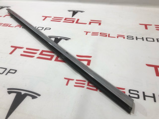 молдинг двери передней правой Tesla Model S 1 поколение [рестайлинг] 2016, 1038394-00-A, 1095920-00-C