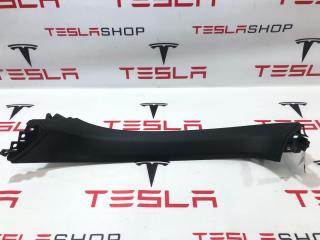 накладка двери (крышки) багажника Tesla Model X 1 поколение 2019, 1037902-00-E, 1037903-00-E, 1037903-50-E