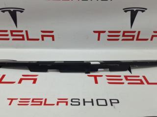 Кронштейн подсветки номера и хром накладки Tesla Model X 1 поколение 2019, 1046925-00-E, 1035370-00-E