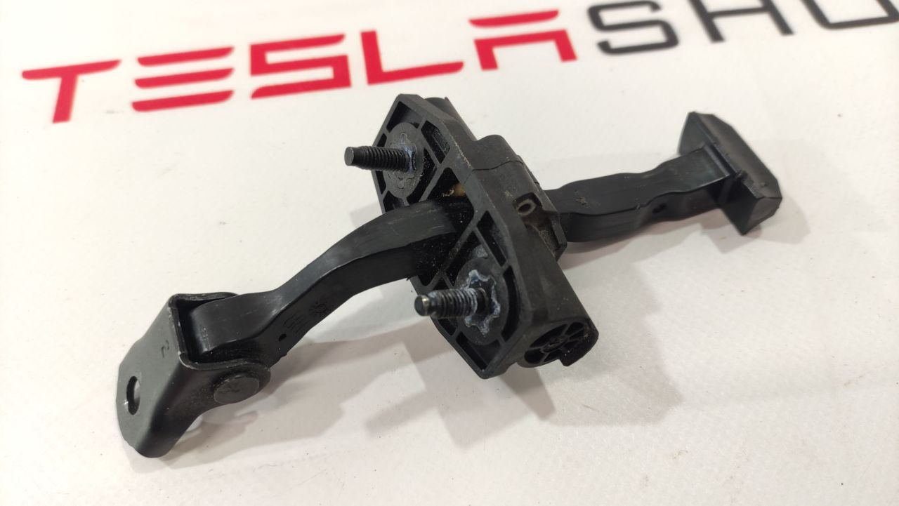 ограничитель открывания двери задней Tesla Model 3 1 поколение 2019, 1089509-00-B - фото №1
