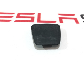 Заглушка карты задней двери Tesla Model 3 1 поколение 2022, 1105171-00-D