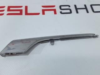 Накладка люверсы Tesla Model X 1 поколение 2018, 1049609-00-E, 1049609-00-F