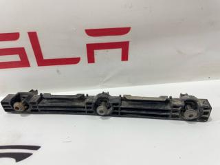 Кронштейн крепления накладки порога рокерной панели Tesla Model S 1 поколение 2015