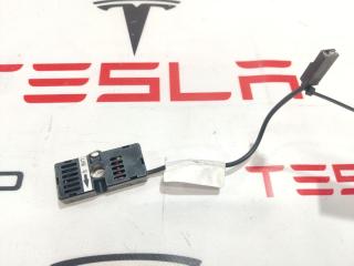 Антенна радио (фильтр) Tesla Model X 1 поколение 2016, 1012002-01-B