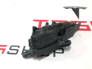электропривод замка капота Tesla Model 3 1 поколение 2022, 1098789-00-D, 1098790-00-D, 1500398-00-H