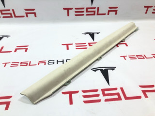Накладка межсекционная подъемной задней двери Tesla Model X 1 поколение 2018, 1051547-03-C