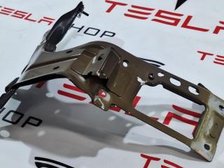 крепление ( кронштейн ) крыла Tesla Model S 1 поколение [2-й рестайлинг] (2021 - 2025), 1614513-00-B, 1553707-S0-C, 1614517-00-A, 1614513-00-C