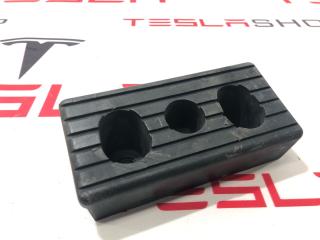 Опора под домкрат (подушка) Tesla Model X 1 поколение 2019, 1045887-00-B