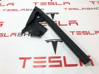 Уплотнитель форточки двери Tesla Model 3 1 поколение 2022, 1090501-00-G