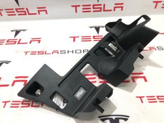 Накладка пластиковая под рулевой колонкой Tesla Model X 1 поколение 2019, 1035577-00-D