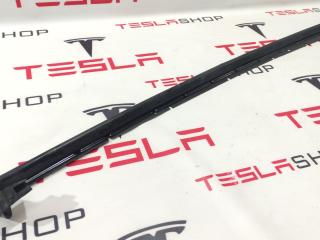 Уплотнитель стекла Tesla Model X 1 поколение [рестайлинг] 2022, 1072080-00-B, 1072080-90-D, 1072080-80-D