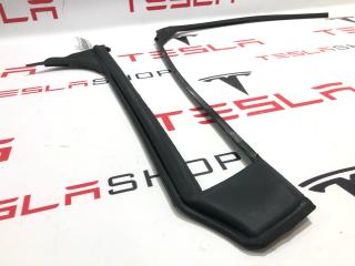 Уплотнитель стойки В (камера) Tesla Model X 1 поколение 2016, 1032153-00-C