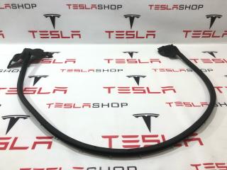 уплотнитель двери Tesla Model S 1 поколение [2-й рестайлинг] (2021 - 2025), 1615098-00-B